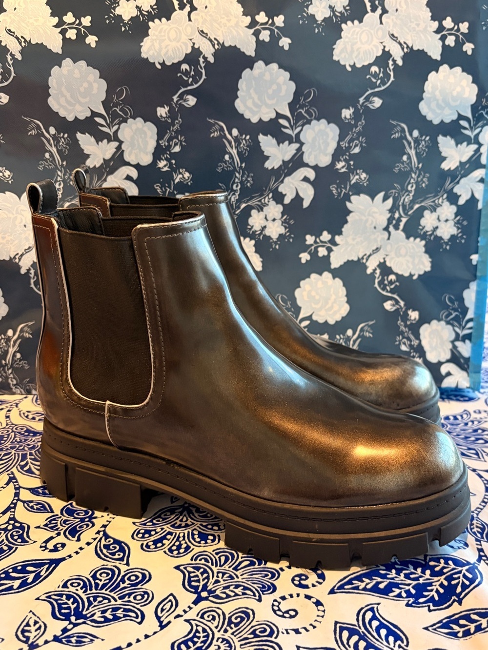 NWT Nine West Women’s 9.5 Chelsea Lug Boots